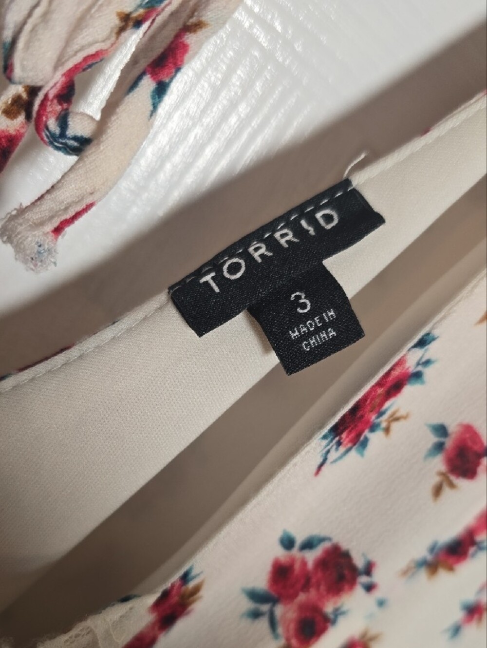 185 Torrid 3 3X Cream and Red Floral High-Low Maxi Dress - Picture 4 of 6